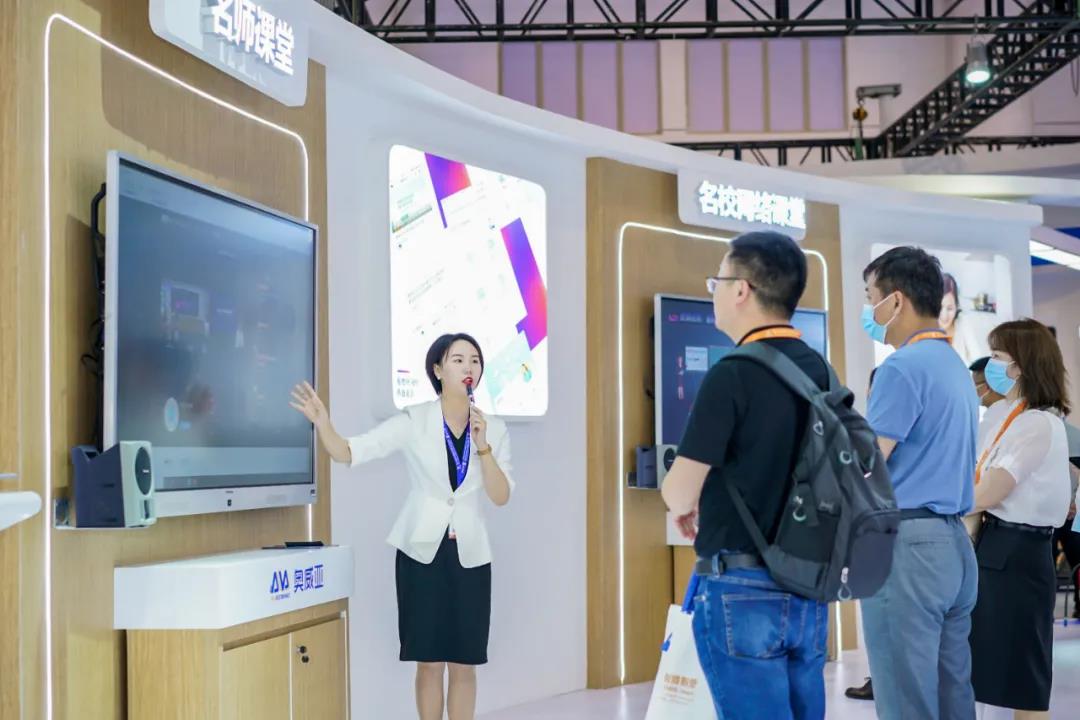 奧威亞名師課堂展區.jpg