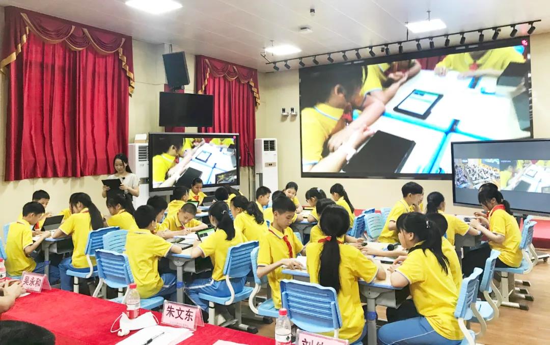 海珠區怡樂路小學和東源崇文學校師生合唱客家歌曲.jpg